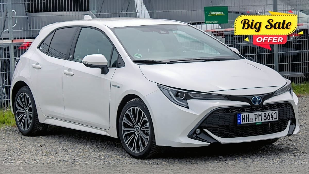 Toyota Corolla Hybrid 2025, Hybrid Sedan India, Fuel Efficient Sedan, Toyota Corolla Features, Luxury Sedan 2025, Eco-Friendly Cars India, Toyota Hybrid Car Price, Advanced Safety Features, Comfortable Sedan India, Toyota Corolla Review
